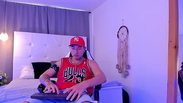 Thiago 2003  online show from April 2026 12:27:02 PM