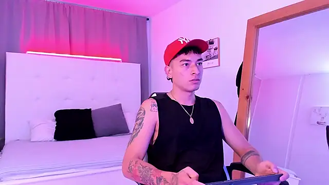 Thiago 2003  online show from April 2026 12:45:02 PM