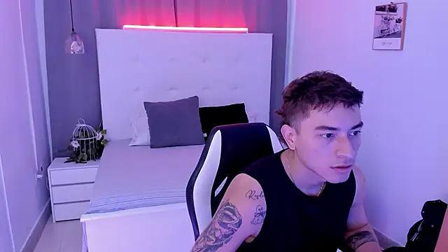 Thiago 2003  online show from April 2026 12:19:02 PM