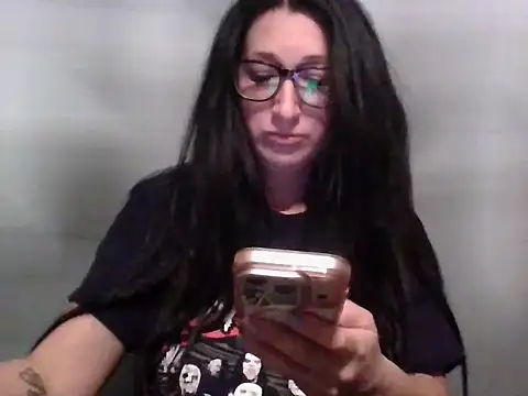 TheVictoriaWolf online show from April 2026 07:00:02 AM