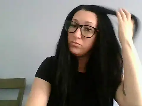 TheVictoriaWolf online show from April 2026 06:32:02 PM