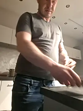 AgaiJa42 online show from April 2026 09:37:02 PM