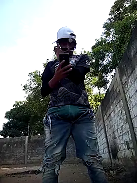 spittingpig1 online show from April 2026 12:14:02 PM