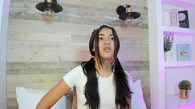 cristin collins online show from June 2026 03:16:02 AM