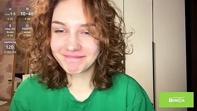 SamellaFlugum online show from March 2026 05:06:01 PM