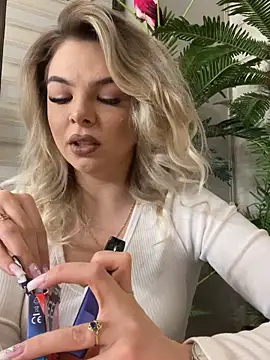 KimmBliss online show from April 2026 06:15:01 PM