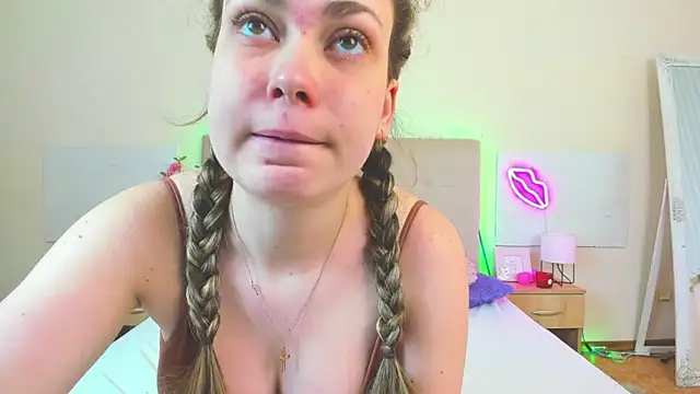 MelanieCuty online show from April 2026 05:33:02 AM