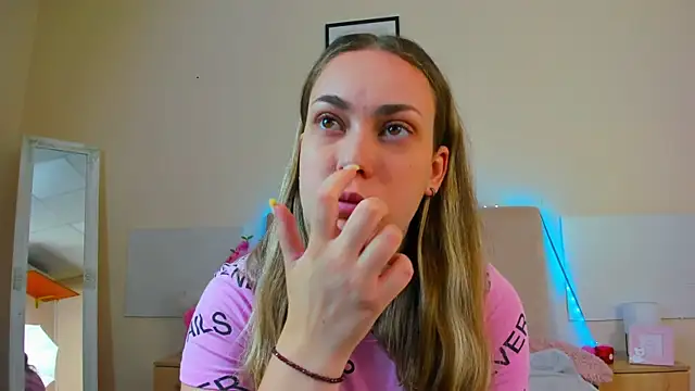 MelanieCuty online show from July 2026 05:33:02 AM