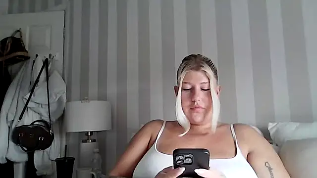 Lexi Laura online show from April 2026 07:33:02 AM