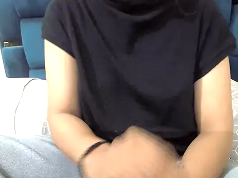 Aradya  online show from April 2026 10:15:02 PM