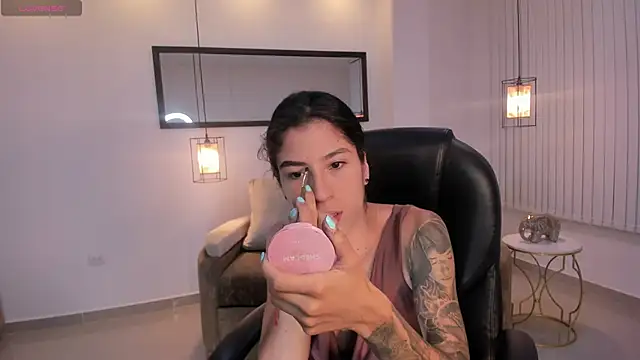 Ninna Asppen  online show from April 2026 06:21:01 AM