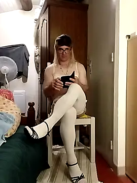 stephie83 online show from April 2026 06:56:02 PM