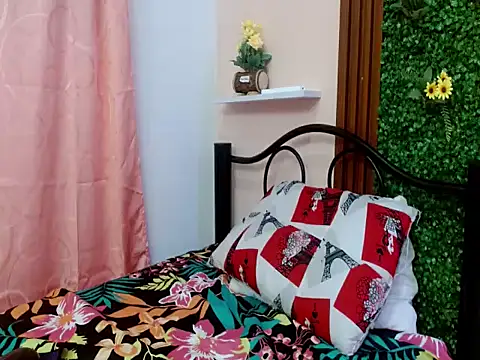 hotlatinaluna23 online show from April 2026 07:39:02 PM