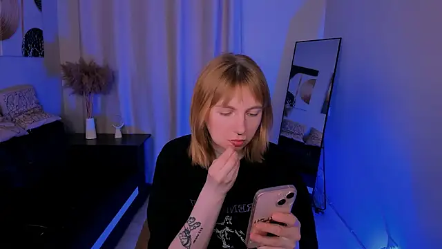 susie miu online show from April 2026 09:18:02 PM