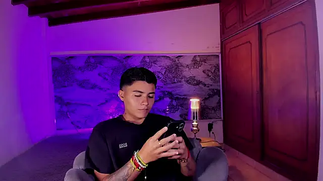 Liam Dustin online show from March 2026 07:36:02 PM