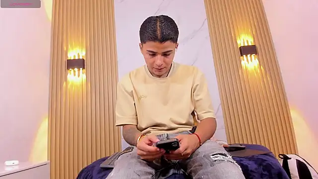 Liam Dustin online show from April 2026 04:28:01 AM