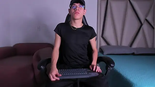 Bennet-Grayy online show from May 2026 03:47:02 AM