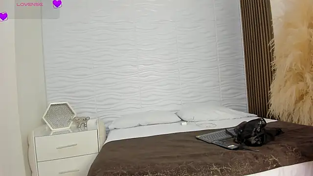 AlondraSoomer online show from April 2026 05:04:02 AM