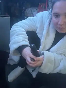 curvyneon online show from April 2026 08:03:01 PM