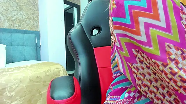 IsaSkinny online show from April 2026 07:18:01 PM