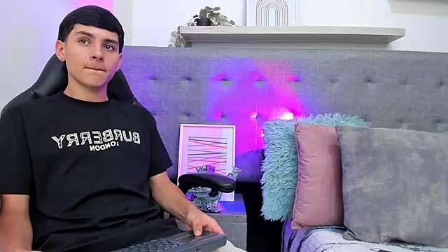 Andrew restrepoo online show from March 2026 10:10:01 AM