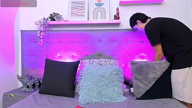 Andrew restrepoo online show from April 2026 10:12:02 PM