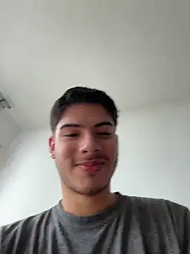 ApoloGray   online show from April 2026 06:44:02 PM