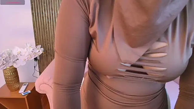 Aminaa Kaarim online show from April 2026 07:08:02 PM