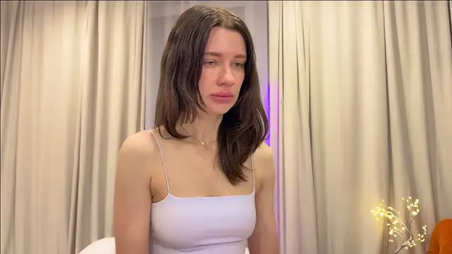 Nicolekira online show from April 2026 05:24:02 PM