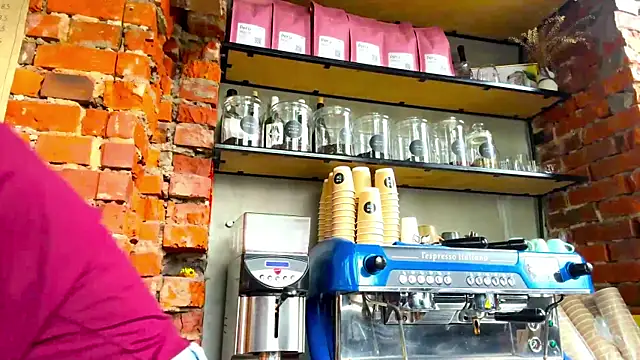 AnnWaddie online show from April 2026 09:38:01 AM