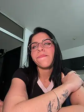 Trixie pop online show from April 2026 01:18:02 AM