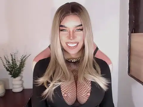 Zandralopez online show from March 2026 02:40:02 PM