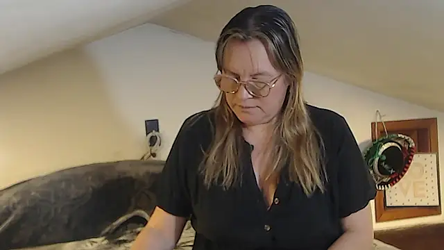 Malu 617 online show from April 2026 10:08:02 PM