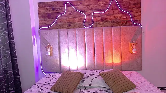 lil moon1 online show from March 2026 12:27:02 PM