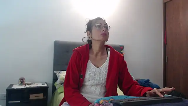 Taniafirelux online show from March 2026 02:04:01 AM