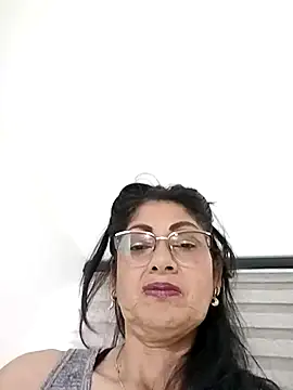 Taniafirelux online show from April 2026 09:12:01 PM