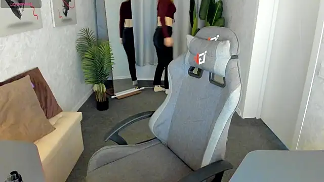 Lori Bllossom online show from April 2026 01:06:01 AM