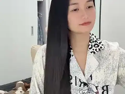 Snapshot of AmyLinee_1 chatting on May 2026 06:08:01 AM AmyLinee 1 online show from May 2026 06:08:01 AM