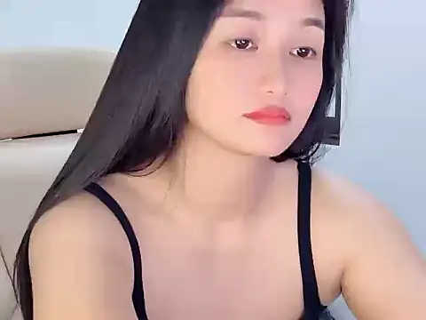 Snapshot of AmyLinee_1 chatting on May 2026 06:11:02 AM AmyLinee 1 online show from May 2026 06:11:02 AM