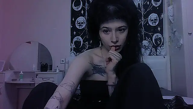 AllisonDeetz online show from April 2026 07:07:01 PM