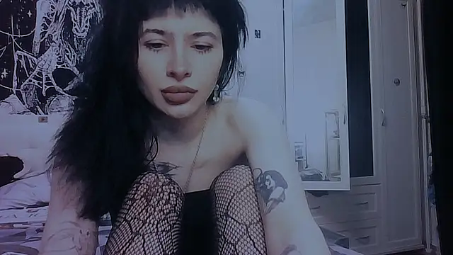 AllisonDeetz online show from April 2026 07:10:01 PM