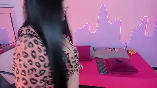 Amelia queen online show from April 2026 12:10:01 PM