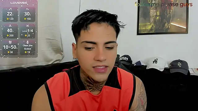 sweetlatinoboy online show from April 2026 11:33:01 AM