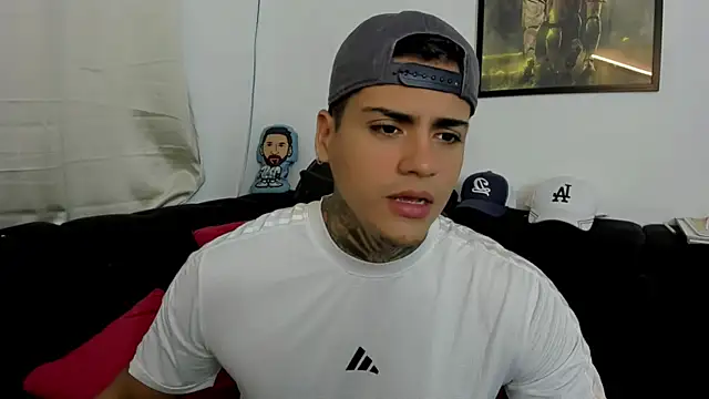 sweetlatinoboy online show from April 2026 11:15:02 AM