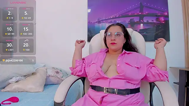 Reina Mia1 online show from April 2026 07:18:01 PM