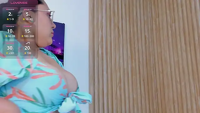 Reina Mia1 online show from April 2026 11:39:02 PM