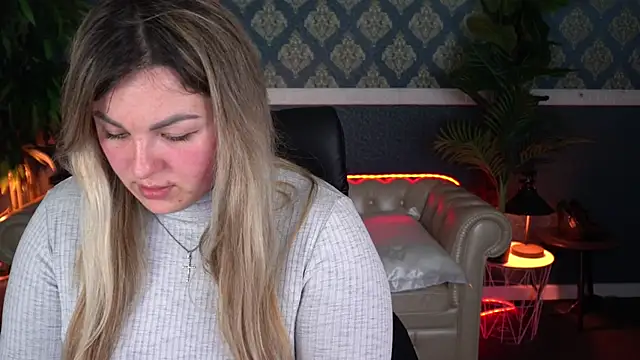 AlissyaGrayy online show from April 2026 06:57:02 PM