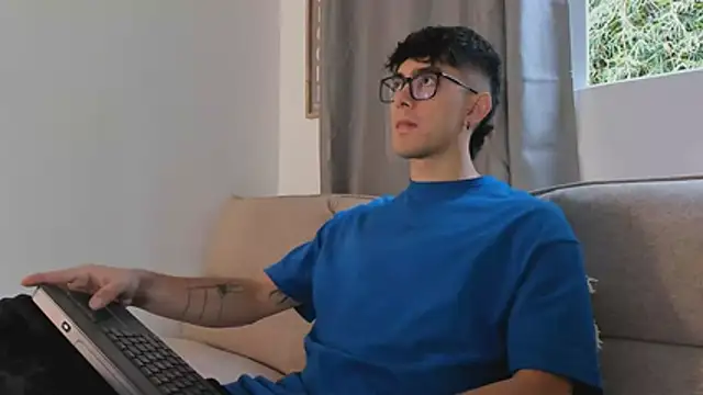 etham wolf1 online show from April 2026 02:03:01 PM