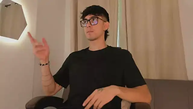 etham wolf1 online show from April 2026 02:33:01 PM