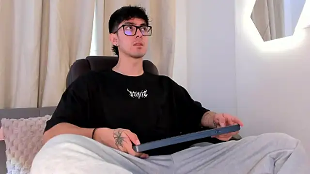 etham wolf1 online show from April 2026 07:29:02 PM